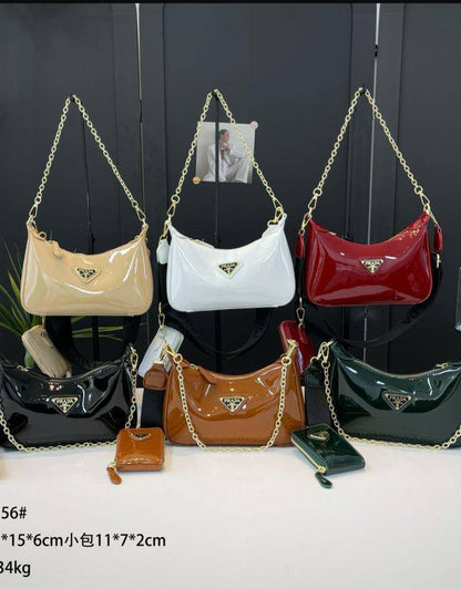 Prada
24 cm 
with box 
80 dhs✅

Zain17
♥️♥️♥️