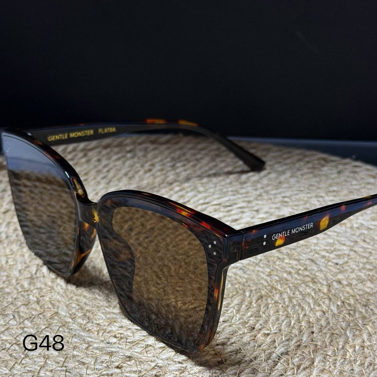 GENTLE Monster 👿*
Sunglasses 🕶️ 
Copy one 1️⃣ 
With master box 🗃️ 
50 dhs💓

Zain216
♥️♥️♥️