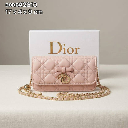 CHRISTIAN DIOR
PHONE ᴄʀᴏss ʙᴀɢ
ғʟᴀᴘ ᴄᴀʟғsᴋɪɴ ʟᴇᴀᴛʜᴇʀ
ɪɴ ʙᴏᴡ ᴅɪᴏʀ ᴄʜᴀʀᴍs
ɪᴛ ʜᴀs ʙᴀʟʟ ᴀᴅᴊᴜsᴛᴀʙʟᴇ
ғᴏʀ ᴄʜᴀɪɴ ɢᴏʟᴅ sᴛʀᴀᴘ
sɪᴢᴇ : 17 cm
ᴡɪᴛʜ BOX

75 dhs🇦🇪🇦🇪

Zain31
♥️♥️♥️