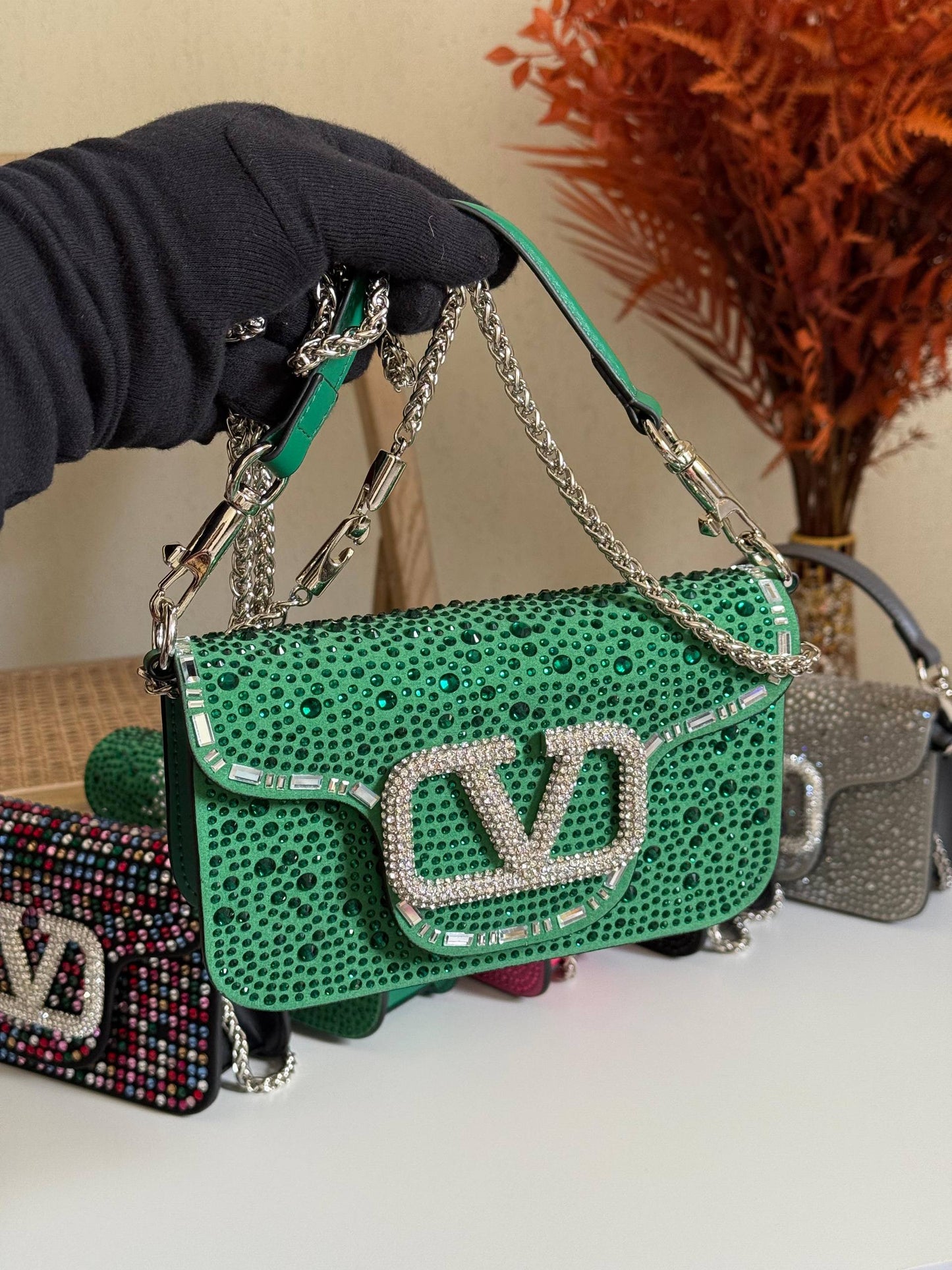 VALENTINO
20cm
350 dhs❣️
Top quality 
With box🎁

Zain167
♥️♥️♥️