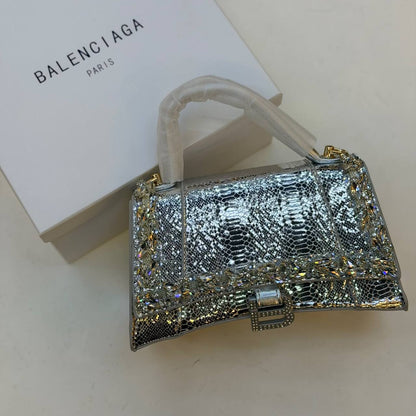 Balenciaga

150 dhs
With box

Zain175
♥️♥️♥️