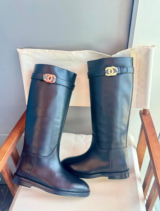 Chanel Boot 
36-41
_Super master high quality_🪡


900 dhs🇦🇪🇦🇪


Zain176
♥️♥️♥️