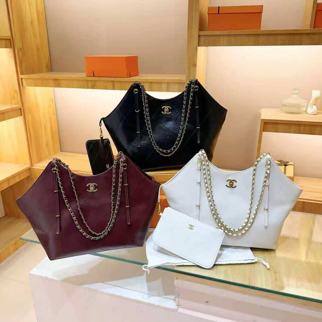 Chanel
100 dhs🪙🖤
Large capacity bag

Zain35
♥️♥️♥️