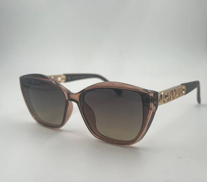 CHANEL
Sunglasses 🕶️ 
good quality 💯
With master box 🗃️ 
50 dhs🪙🌨️

Zain273
♥️♥️♥️
