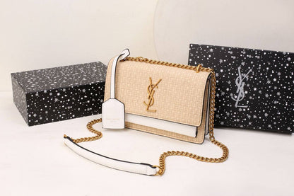 YSL 
GOOD QUALITY 
WITH BOX 
🎁🎁🎁

110 dhs✅

Zain295
♥️♥️♥️
