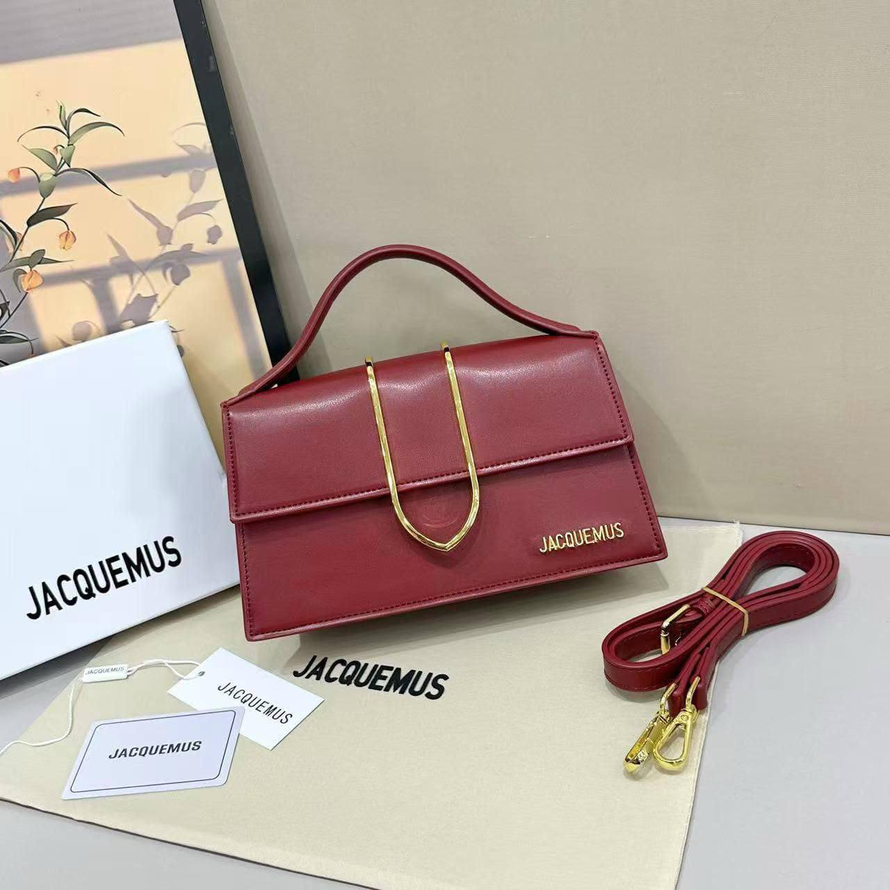 JACQUEMUS 
GOOD QUALITY 💫
110 dhs🇦🇪🇦🇪
WITH BOX 📦

Zain28
♥️♥️♥️