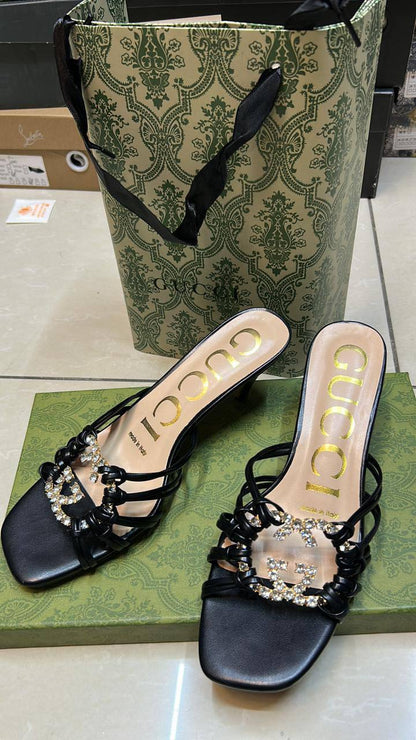 Gucci

Size 36 to 41

120 dhs❣️

Zain146
♥️♥️♥️