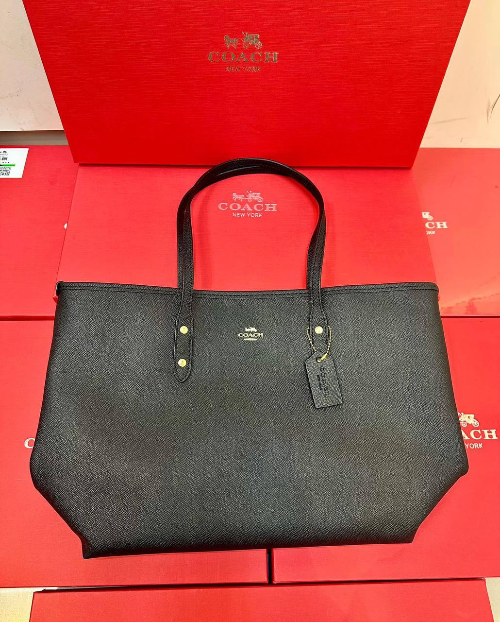 Coach 
With Box 
🎁🎁🎁

Without pouch
 90 dhs🪙💚

Zain250
♥️♥️♥️