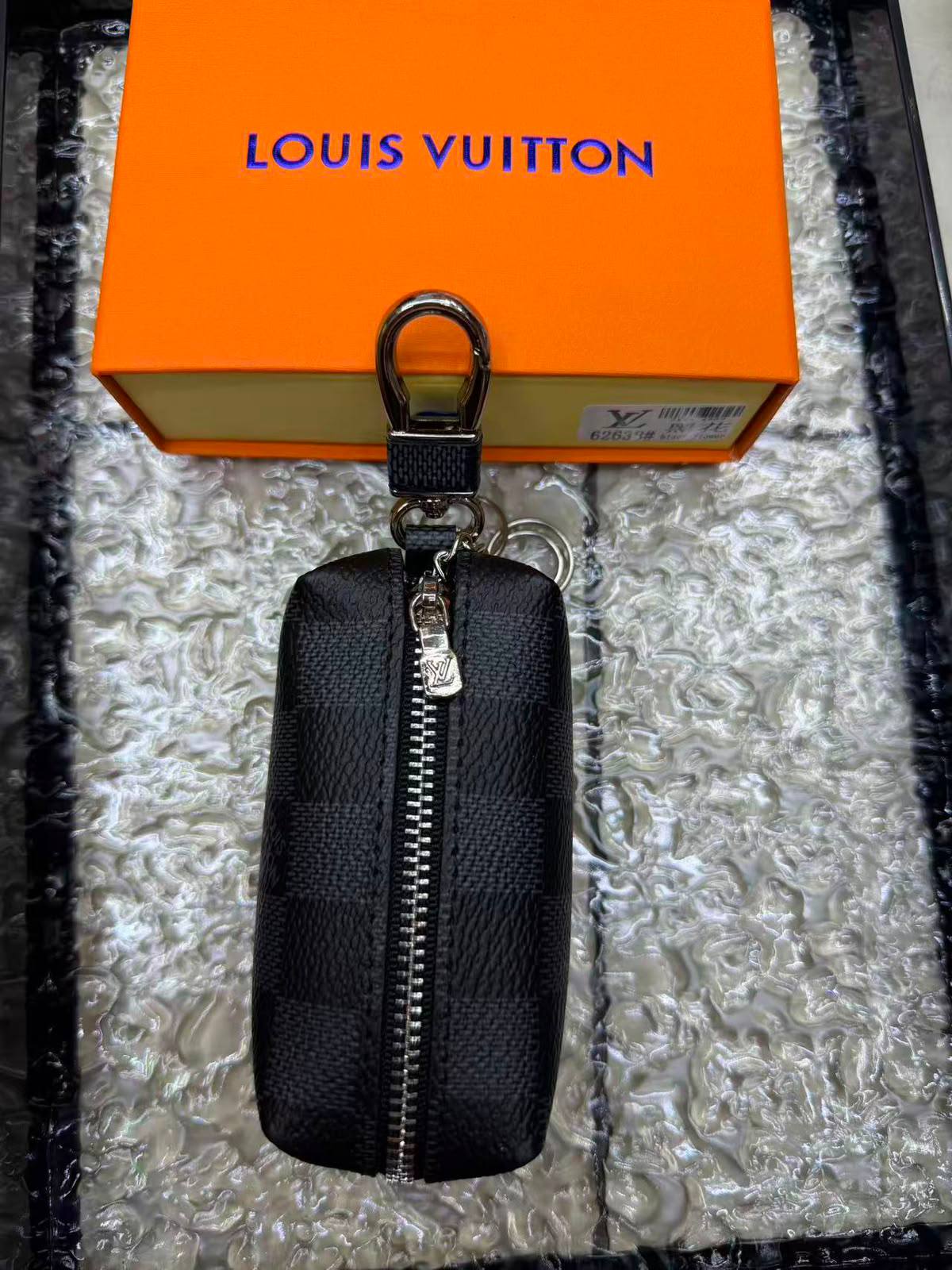 keychain
with box 
35 dhs🇦🇪🇦🇪

Zain04
♥️♥️♥️