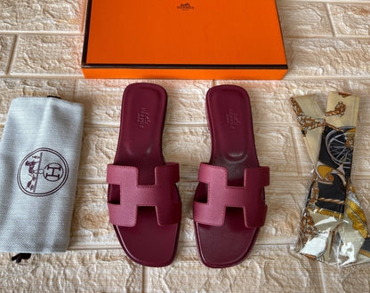 Hermes

Available

Master quality 
Size: 36 to 41 

430 dhs🇦🇪🇦🇪

Zain318
♥️♥️♥️
