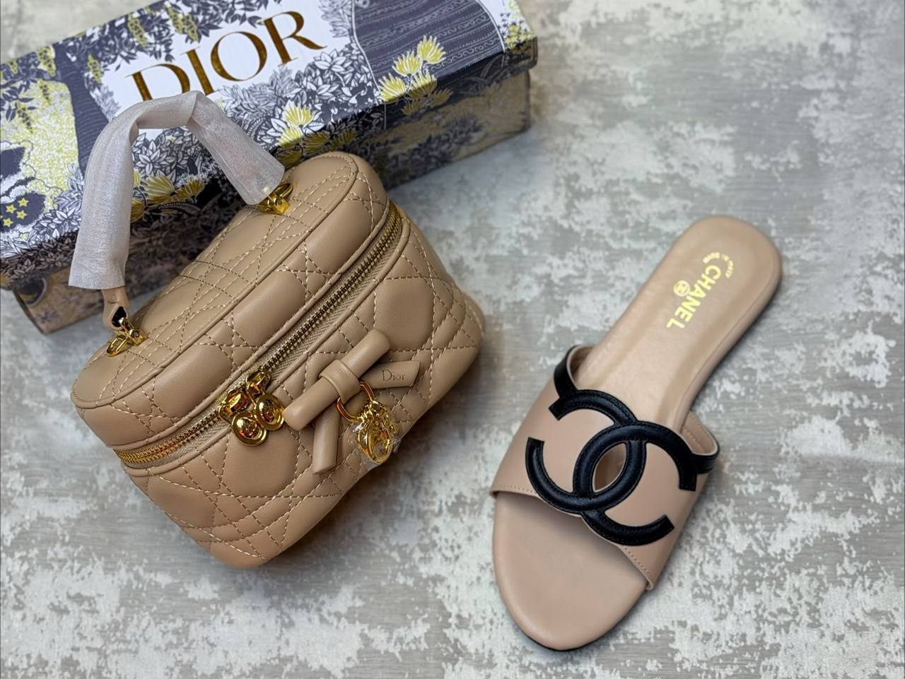 Dior chanel
 set

200 dhs

Zain175
 ♥️♥️♥️
