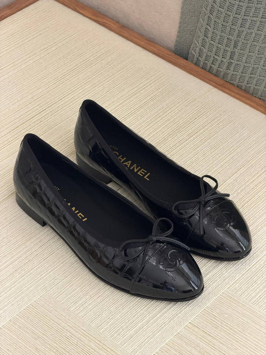 CHANEL

QUALITY:SUPER MASTER 😍💥

SIZE:36 TO 42😍🥰

450 dhs🇦🇪

Zain319
♥️♥️♥️