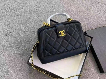 Chanel
90 dhs🪙🌨️

with box
🎁🎁🎁

size 24cm

Zain26
♥️♥️♥️