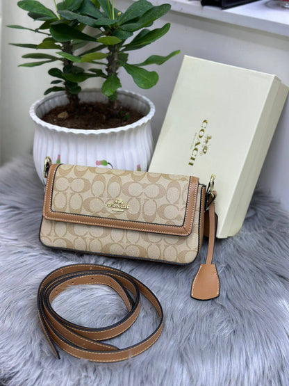 COACH
SIZE  ………25CM 🥰
90 dhs❣️

with BOX🌷
🎁🎁🎁

Zain51
♥️♥️♥️