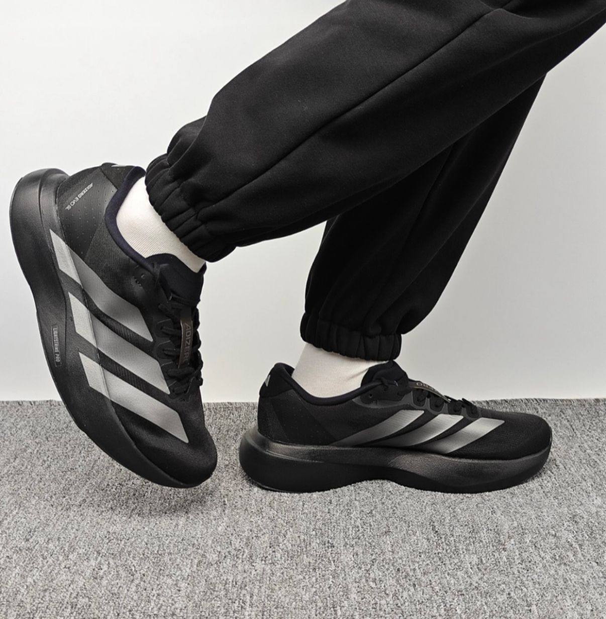 Adidas Adizero Evo Sl, 
size 40 to 45, 
180 dhs🪙💕

Zain196
♥️♥️♥️
