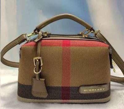 Burberry
110 dhs✅ 

Zain72
♥️♥️♥️