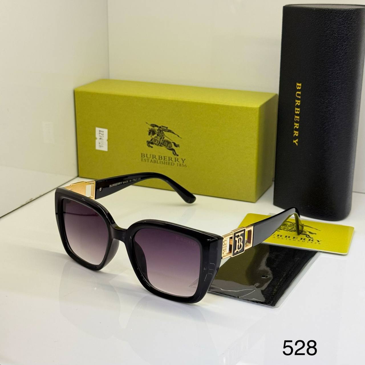 SUNGLASSES 🕶️
GOOD QUALITY 
50 dhs🌺

Zain40
♥️♥️♥️