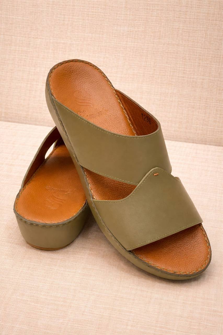 Orginal Slipper 
230 dhs🪙🌨️ 
Size (40/41/42/43/44/45/46)

Zain78
♥️♥️♥️