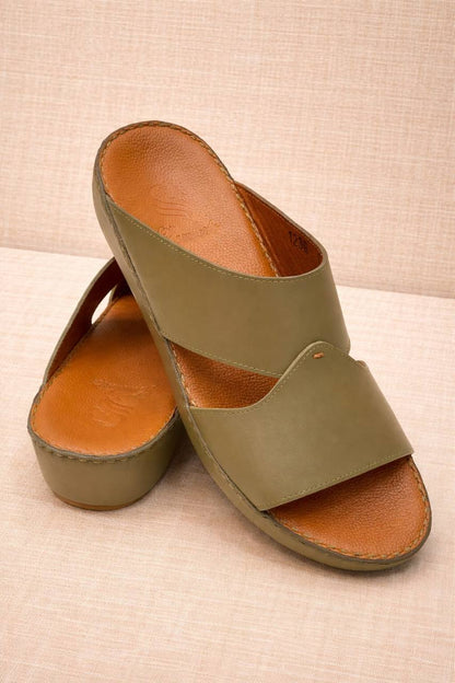 Orginal Slipper 
230 dhs🪙🌨️ 
Size (40/41/42/43/44/45/46)

Zain78
♥️♥️♥️