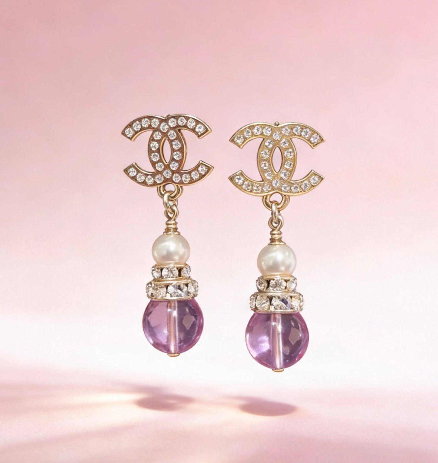 CHANEL 
MASTER
EARRING ✨💫
WITH BOX AND PAPER BAG 🛍️🎁
60 DHS👑

Zain89
♥️♥️♥️