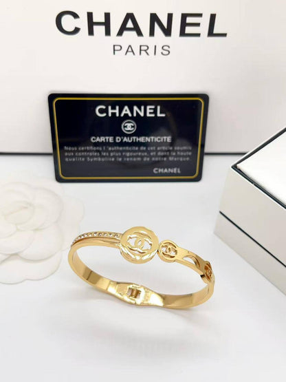 Bangles

20 dhs💚

normal box🎁

Zain216
♥️♥️♥️