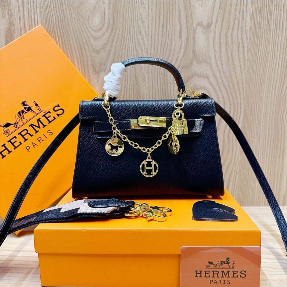 💗Hermes Killy 
1⃣️ First quality
 + chain⛓️+ 2 strap +🎁
Size : 22 *15 *7 cm
90 dhs🪙🌨️
with box🎁

Zain115
♥️♥️♥️