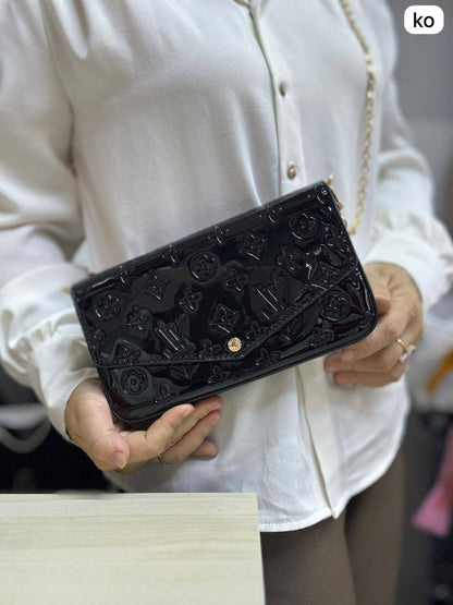 LV 3 in 1
Size : 19  * 13 cm
70 dhs🪙💕
with box 🎁

Zain115
♥️♥️♥️
