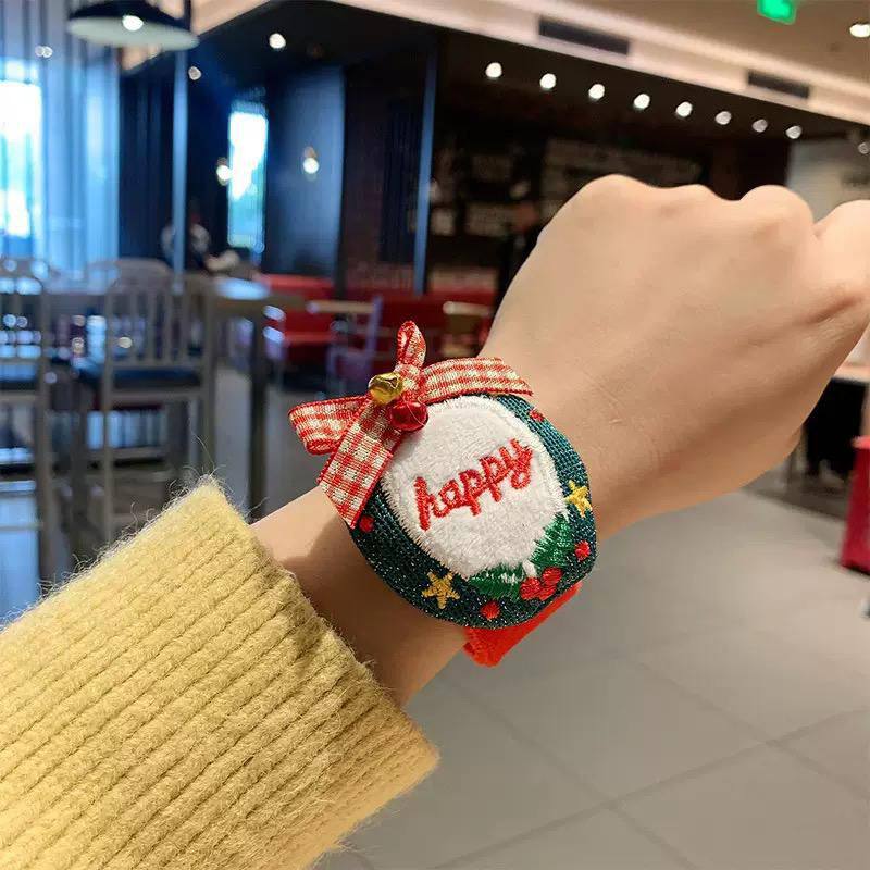 *CARISTMAS  And happy new years 🥳🎉*
*bracelet🌸*
good quality 💯
10 dhs🪙🌨️

Zain216
♥️♥️♥️