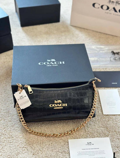 Coach 

85 dhs🪙🌨️

with box
🎁🎁🎁

size 26×7×13cm

Zain213
♥️♥️♥️