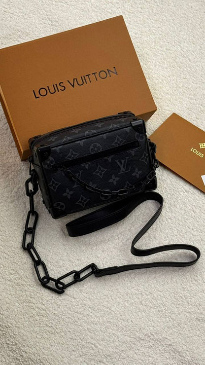 LV 
Master
18Cm 

With Box
🎁🎁🎁

260 dhs✅

Zain131
♥️♥️♥️