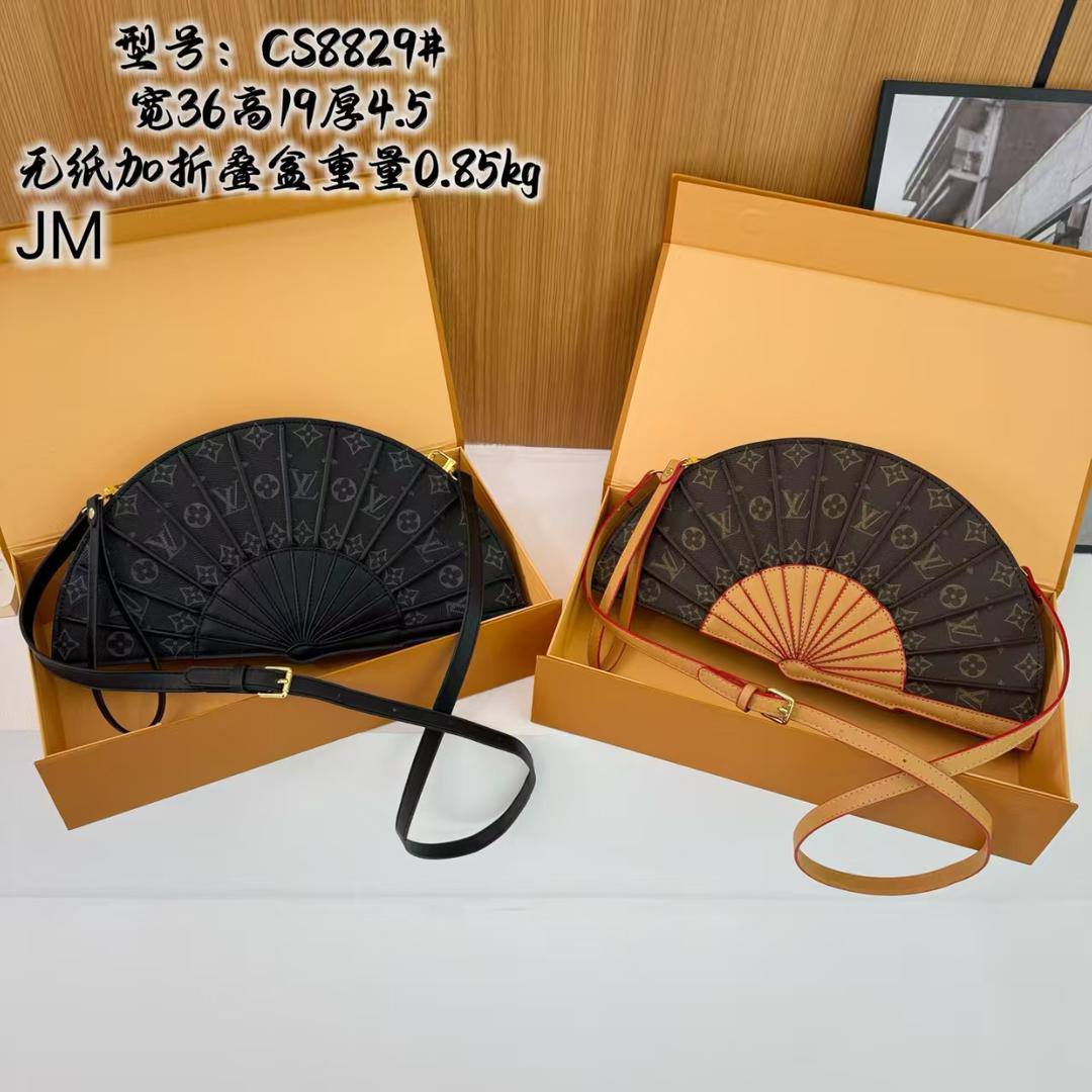 LV
95 dhs🪙

with box
🎁🎁🎁

size 36×9×4.5cm

Zain213
♥️♥️♥️