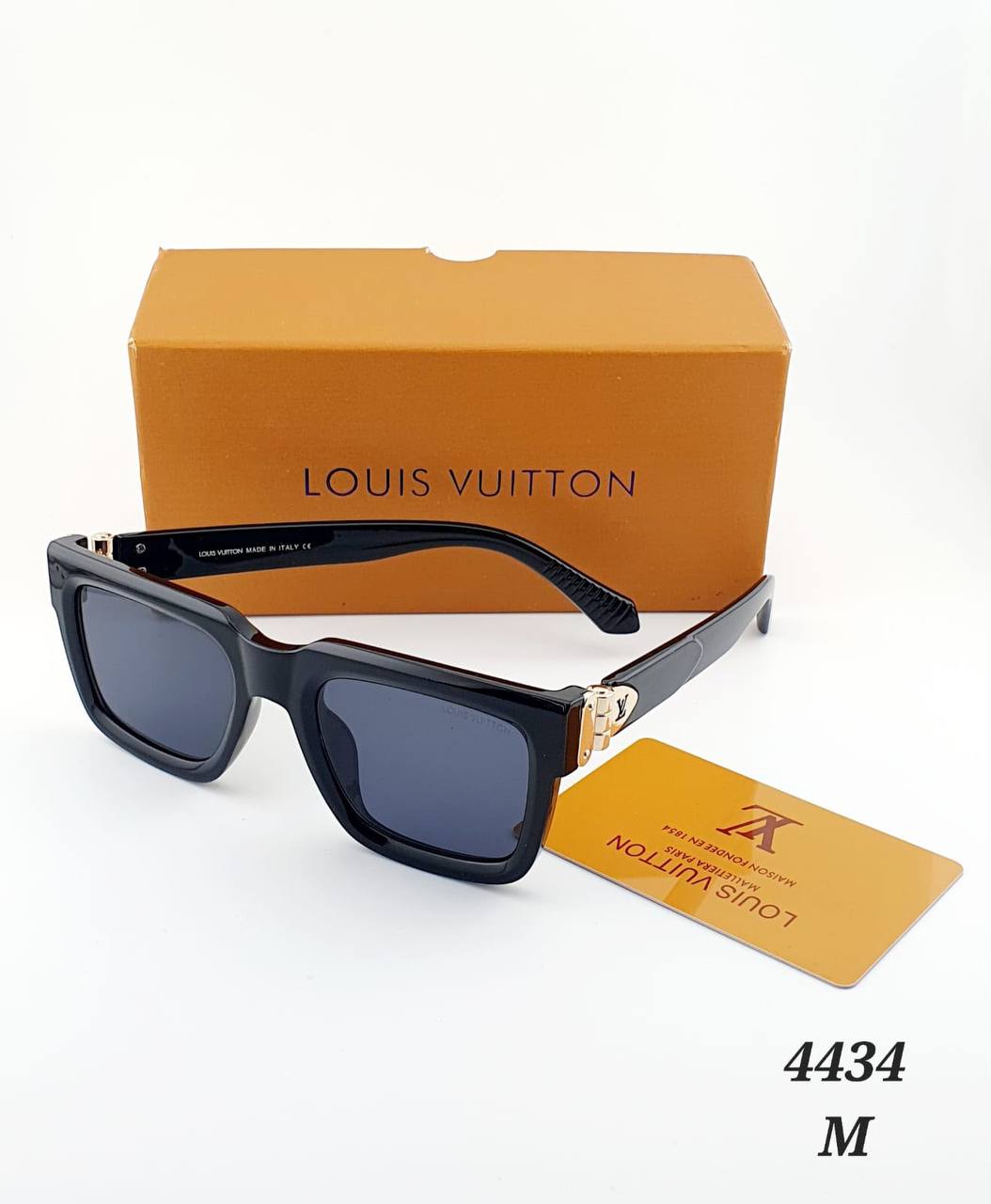 LV Sunglasses
65 dhs✅

with box
🎁🎁🎁

Zain182
♥️♥️♥️