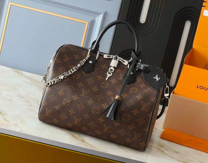 LV COPY ONE 
NEW DESIGN
250 dhs🇦🇪🇦🇪

Zain195
♥️♥️♥️
