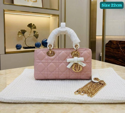 Dior
Good quality
 with box 
🎁🎁🎁

150 dhs✅

Zain186
♥️♥️♥️