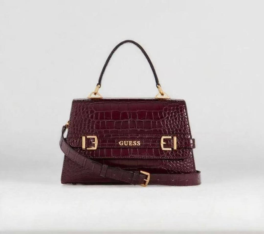 Guess
90 dhs🪙💕

high quality 


with box
🎁🎁🎁

Zain26
♥️♥️♥️
