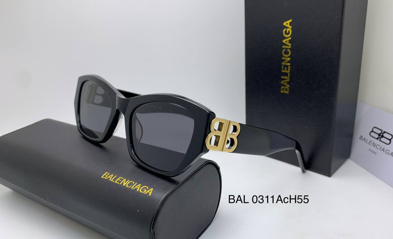 Balenciaga
Super master 
180 dhs🪙🖤

Zain126
♥️♥️♥️
