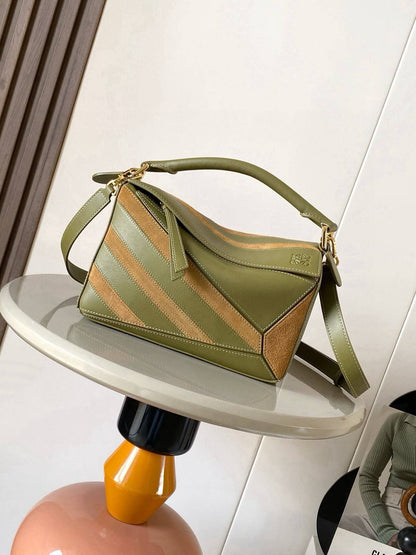 Loewe supper master quality ❤️
new collection ❤️
Available ✨💕
With full packing 📦
For Price 👇 WhatsApp✅
0568585901 
0507557372
0552275751 Owner Zain 👌

Zain251
♥️♥️♥️