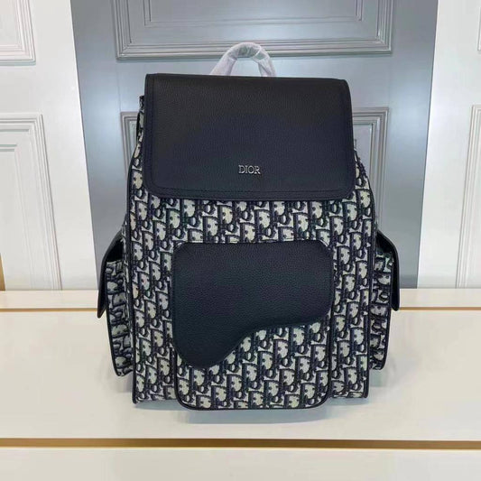 DIOR SADDLE BACKPACK 
PREMIUM QUALITY 
125 dhs🪙💚

Zain28
♥️♥️♥️