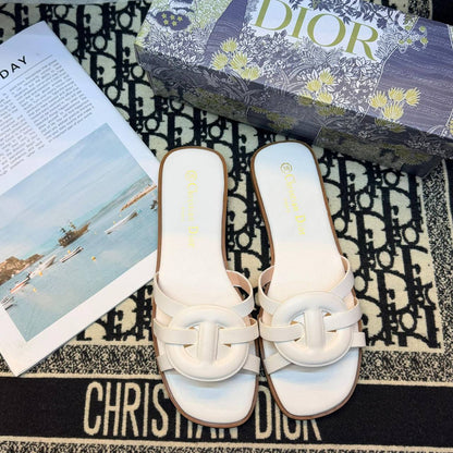Slippers
Size 36-41
65 dhs✅

Zain236
♥️♥️♥️