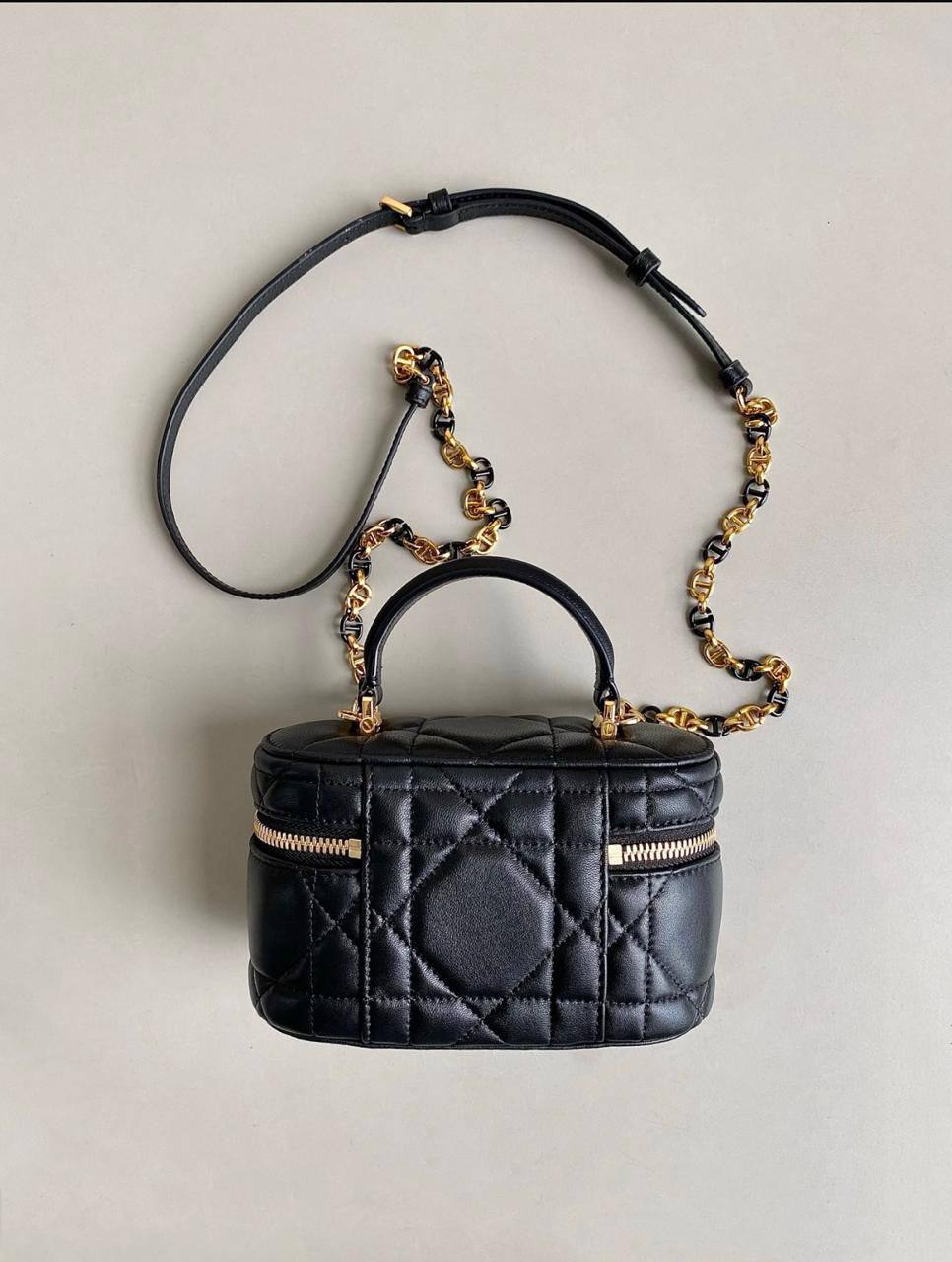 Chanel 💕💕✨
Super master quality 🔥🔥
Available ✨💕💕
With full packing 📦🎀
For Price 👇 WTSP Text Zain 0568585901

Zain252
♥️♥️♥️