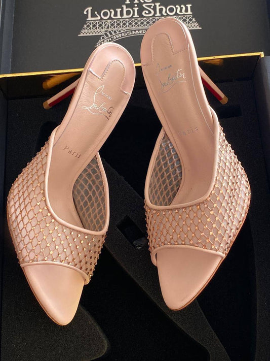 Louboutin shoes
AAA master quality 
Size 37……40
450 dhs✅

Zain180
♥️♥️♥️