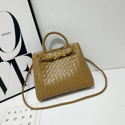 Bottega Veneta 

Good Quality 

With Box 
🎁🎁🎁

110 dhs✅

Zain250
♥️♥️♥️