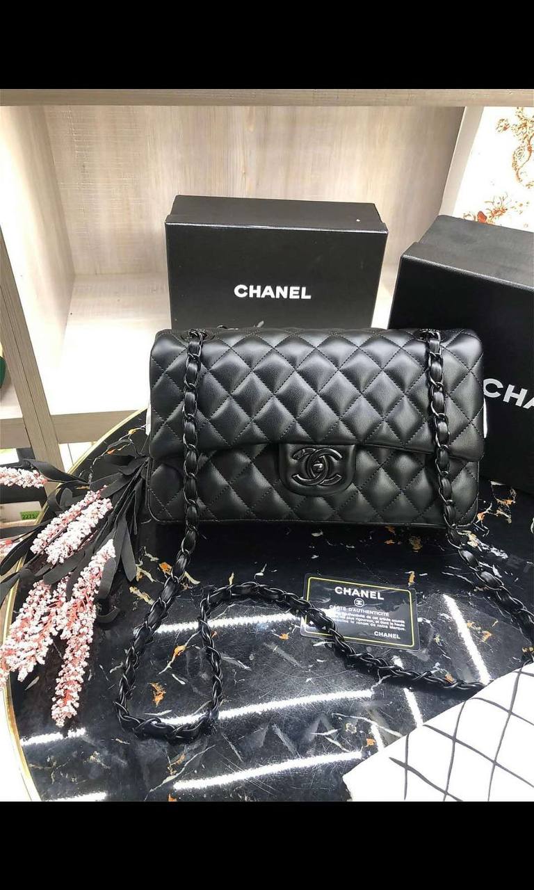 Chanel 
Good Quality 

With Box 
🎁🎁🎁

110 dhs🇦🇪

Zain250
♥️♥️♥️