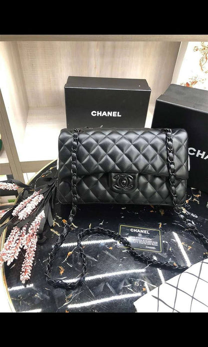 Chanel 
Good Quality 

With Box 
🎁🎁🎁

110 dhs🇦🇪

Zain250
♥️♥️♥️