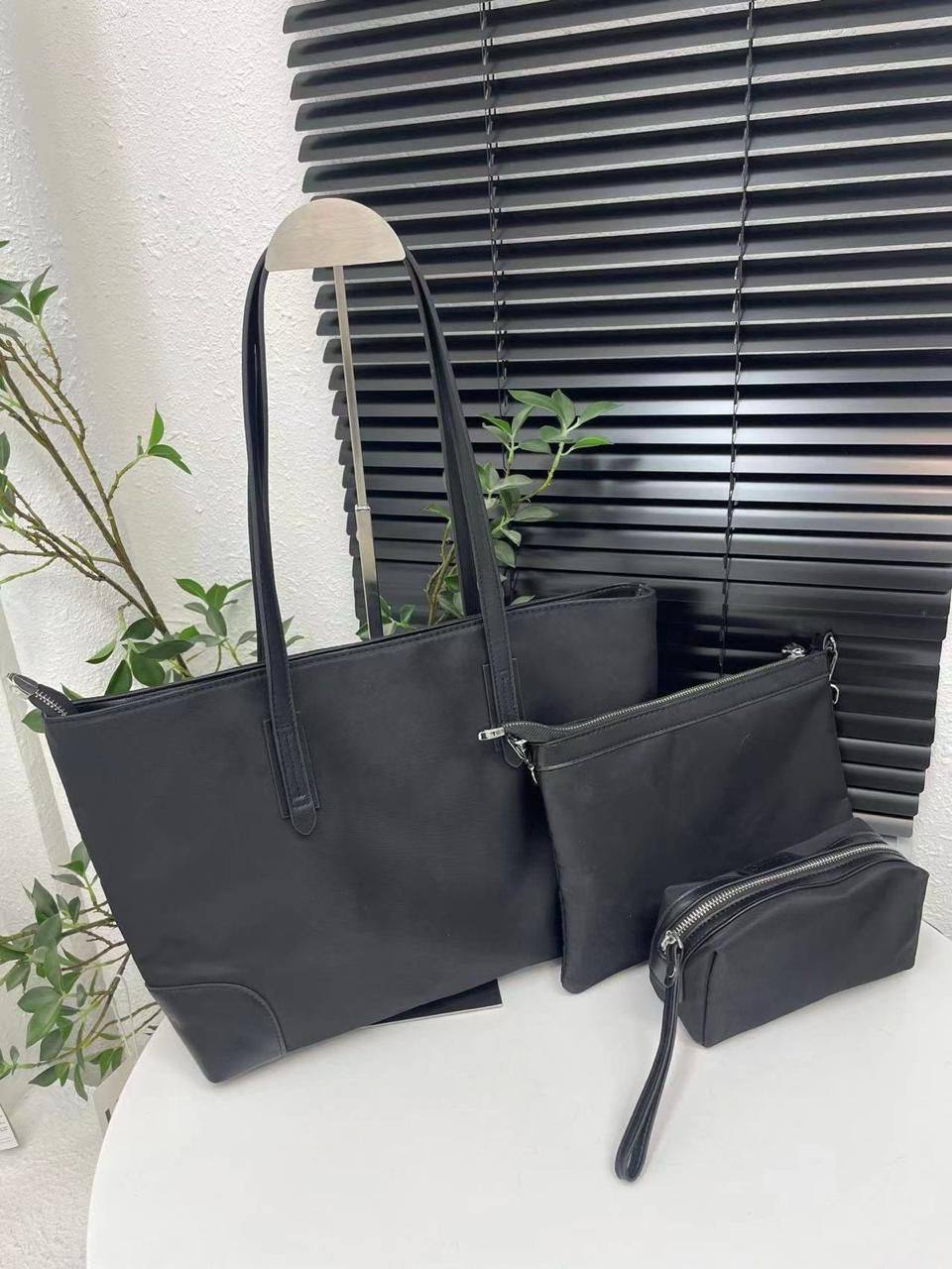 Prada
41*26*11cm
3 in 1
95 dhs✅

Zain17
♥️♥️♥️