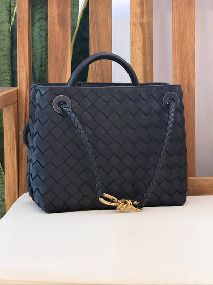 BOTTEGA VENETA💫
VIP Quality ⚡️
Original Packing 🎁
Size 25CM📏
For Price 👇 WhatsApp✅
0568585901 
0507557372
0552275751 Owner Zain 👌

Zain321
♥️♥️♥️