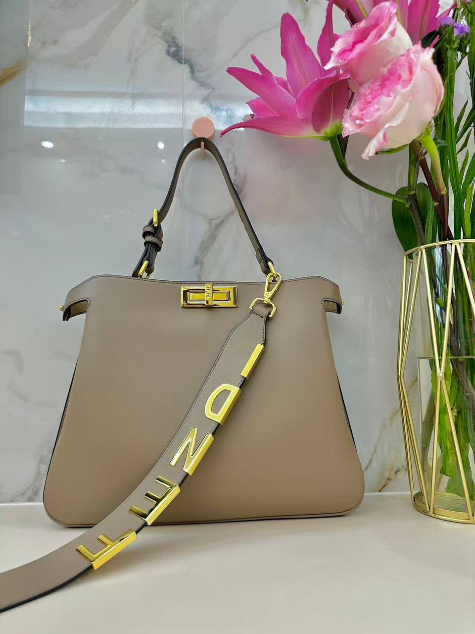 Fendi
High Quality
130 dhs🪙🌨️

Zain143
♥️♥️♥️