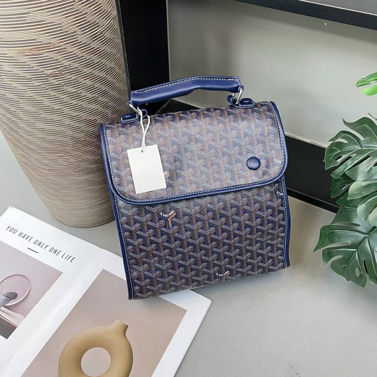 Goyard
65 dhs💓

Zain232
♥️♥️♥️