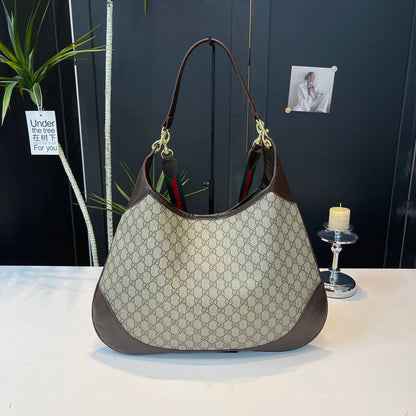 Gucci
90 dhs💓
SIZE：48cm

Zain35
♥️♥️♥️