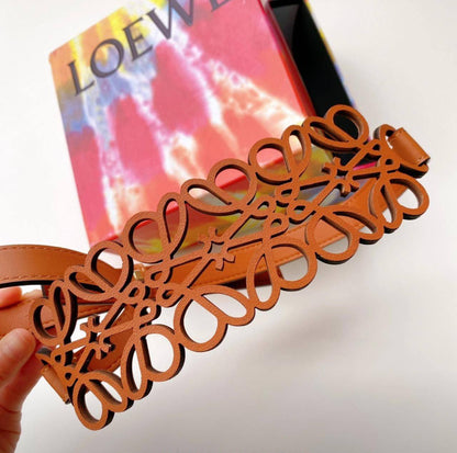 LOEWE
💙*SUPER MASTER QUALITY*💙
💙*13CM-6CM*💙
💙*WITH ORIGINAL BOX*💙
350 dhs✅

Zain281
♥️♥️♥️